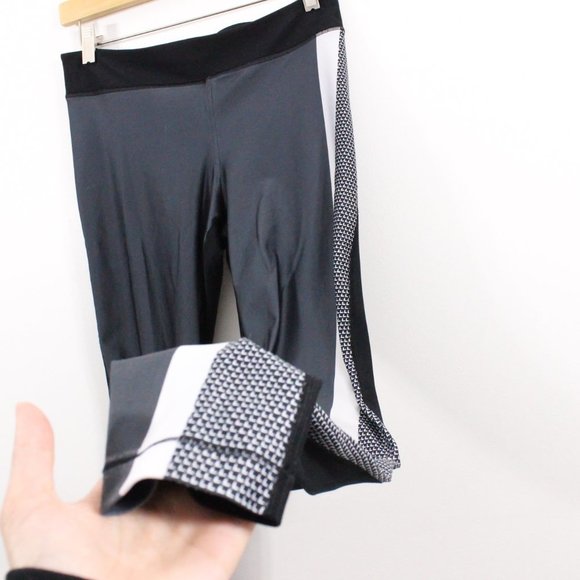 *Under Armour Grey Legging - Picture 2 of 5